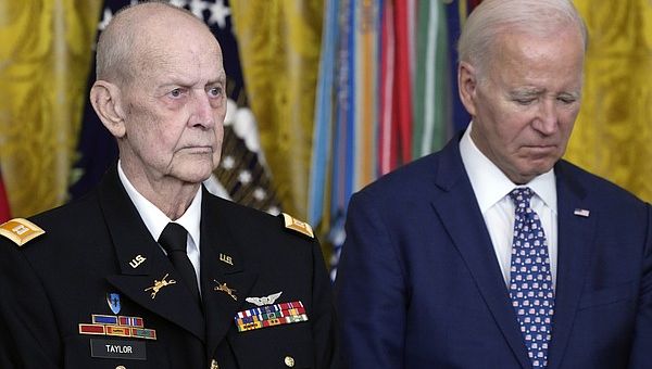 Vietnam War pilot gets Medal of Honor