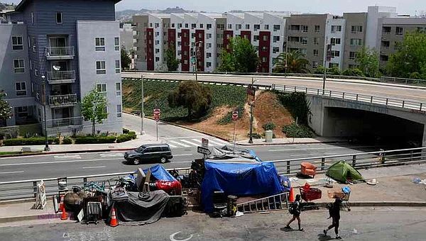 Gov. Gavin Newsom urges California cities and counties to ban homeless encampments | Fulton Sun