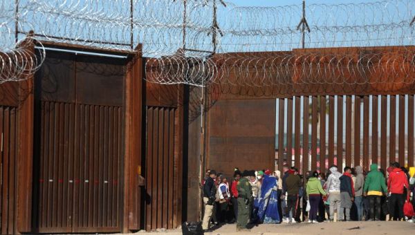 Migrants in El Paso face uncertainty after Supreme Court allows Title 42 to remain in effect amid legal challenges | CNN