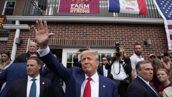 In Iowa, Trump and DeSantis take the campaign to the tailgate tent | CNN Politics