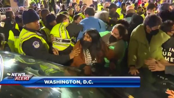 Police make arrests after protest outside Democratic HQ calling for cease-fire in Israel-Hamas war – WSVN 7News | Miami News, Weather, Sports | Fort Lauderdale