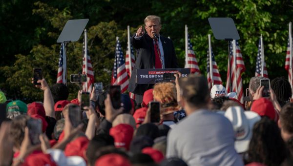 Prosecutors Seek to Bar Trump From Attacking F.B.I. Agents in Documents Case