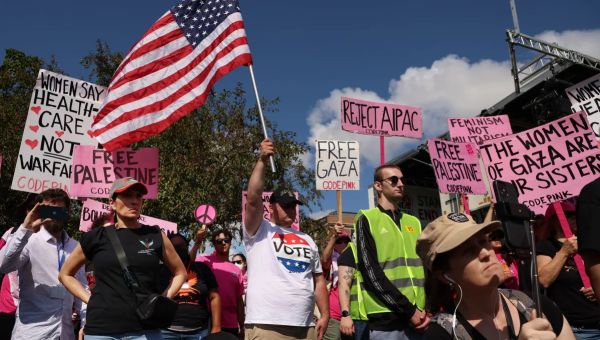 Thousands of DNC protesters now marching toward United Center on Chicago’s Near West Side