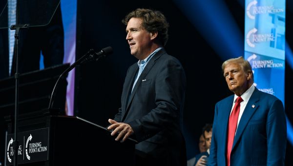Tucker Carlson Tells Crowd Trump Will Give Country a ‘Spanking’