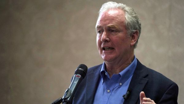 Sen. Chris Van Hollen meets with Kilmar Abrego Garcia in El Salvador