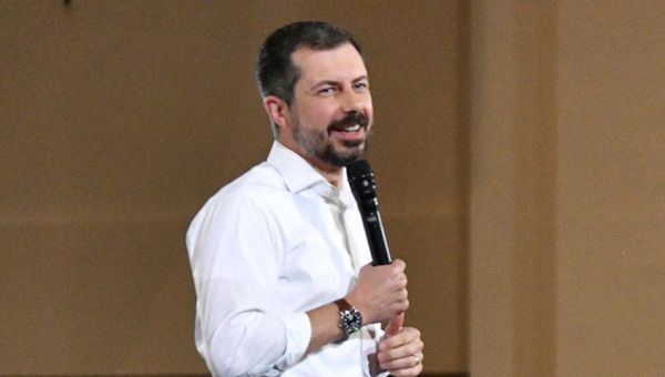 Pete Buttigieg hammers Trump at Iowa town hall amid 2028 presidential speculation