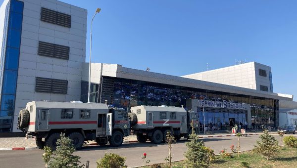 ‘We are here for the Jews’: Mob storms airport hunting for passengers of Israeli flight