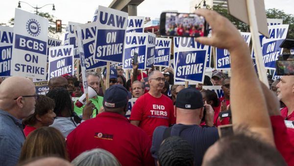 UAW threatens to expand strike on Friday if deal isn’t made