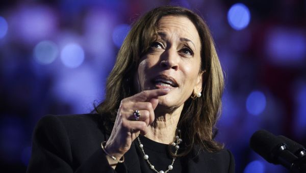 Women take center stage in campaign finale