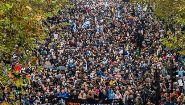 100,000 attend UK’s largest gathering against antisemitism since the Battle of Cable Street