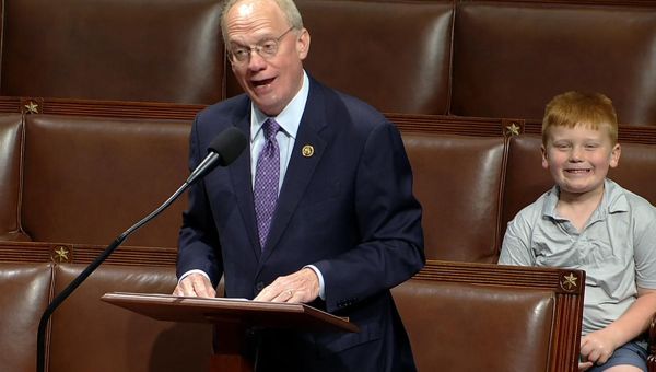 Congressman’s son steals show on House floor, hamming it up for cameras