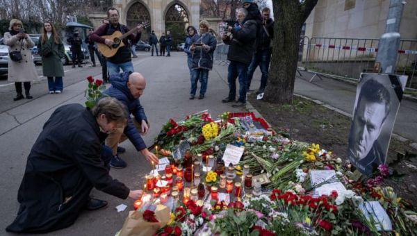 Thousands attend emotional Navalny funeral in Moscow