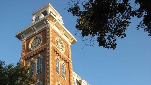 Two U of A international students have visitor records reinstated by DHS