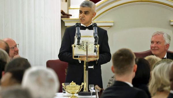 Mayor warns of ‘cost of Brexit crisis’ as City Halls says Londoners £3,400 worse off