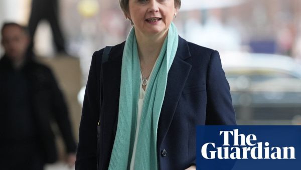 UK to time limit visas for roles below graduate level under new migration plan