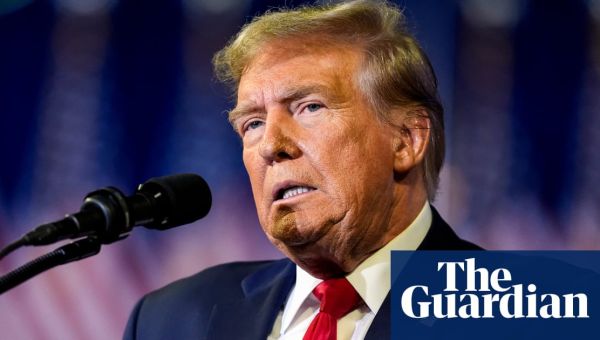 Trump asks US supreme court to keep election interference case frozen