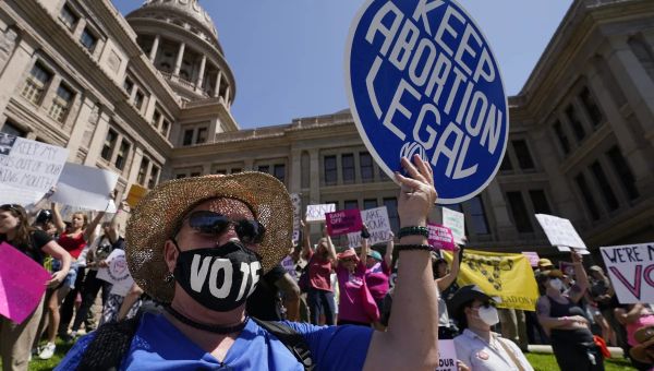 Texas court temporarily halts ruling allowing woman to have emergency abortion