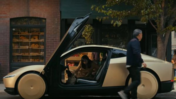 Tesla stock jumps on report Trump could ease self-driving regulations