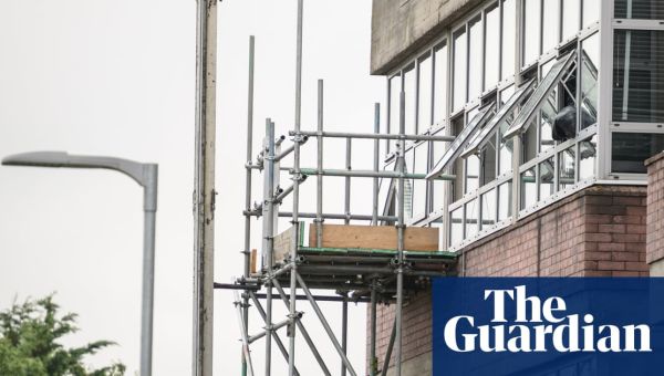Ministers face calls to explain slow response in closing schools over concrete crisis