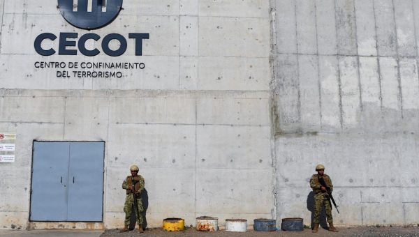 US Supreme Court halts deportation of Venezuelans under wartime law