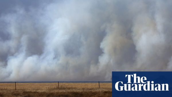 Texas wildfire: rising temperatures, winds and dry air hamper firefighting