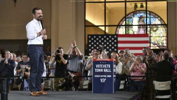 Pete Buttigieg speaks in front of large crowd at town hall in Cedar Rapids