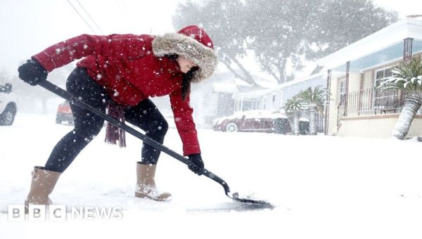 Rare snowstorm hits US south, with four people reported dead