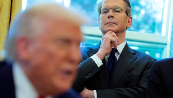 Trump official says China needs to de-escalate trade tensions that Trump escalated