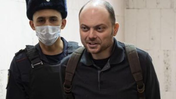 Top Kremlin critic convicted of treason, gets 25 years