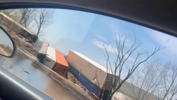 Multiple train cars derail into Mississippi River south of De Soto