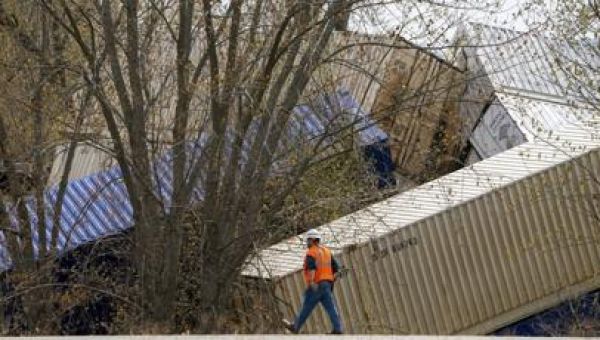 Multiple train cars derail into Mississippi River in southwest Wisconsin