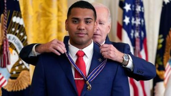 'True heroism:' Biden honors 9 with Medal of Valor including 2 NYPD cops killed during 911 call