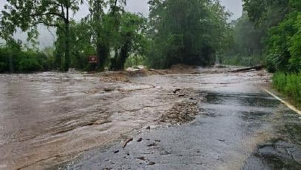 Heavy rain leads to flash floods in NY, killing 1 and prompting emergency