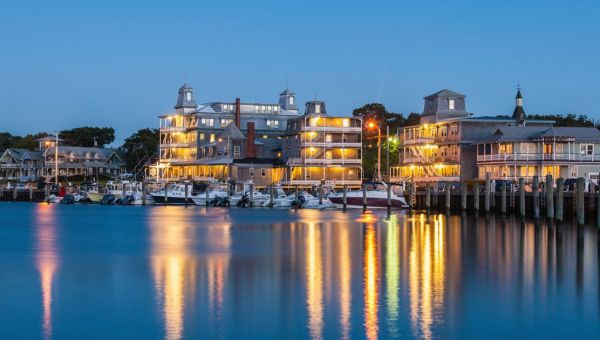 Obamas’ Personal Chef Found Dead In Tragic Accident Near Their Martha’s Vineyard Home