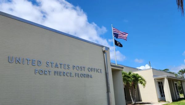 Fort Pierce post office flies upside down flag, symbol of “Stop the Steal” election deniers