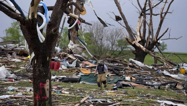 Fatal Storms Pummel Iowa, Reducing Parts of One Town to Rubble