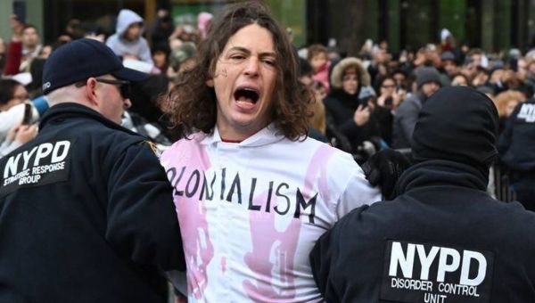 Pro-Palestinian Protesters Briefly Disrupt NYC’s Thanksgiving Day Parade