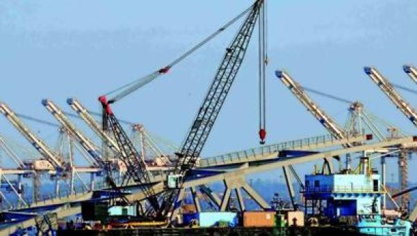 CREWS REMOVING COLLAPSED BRIDGE