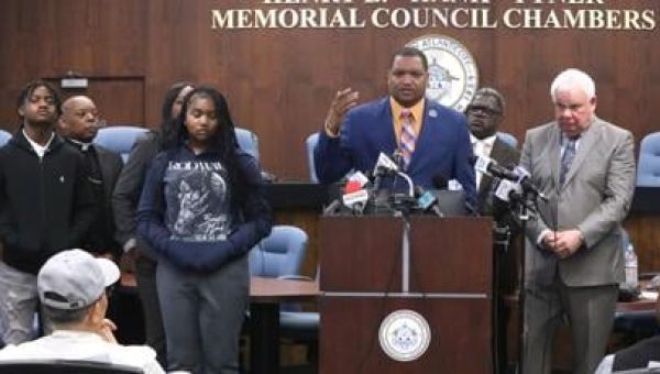 Atlantic City mayor, superintendent charged with abusing their teenage daughter