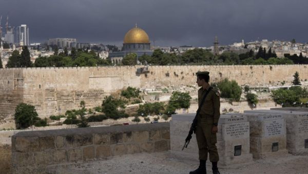 Israeli nationalists march through Palestinian area of Jerusalem, chant ‘Death to Arabs’