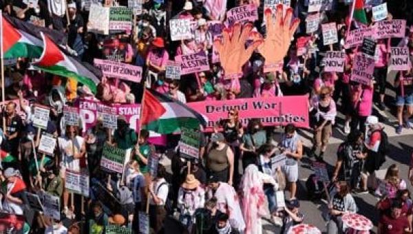 Fence torn down as thousands march outside Democratic National Convention