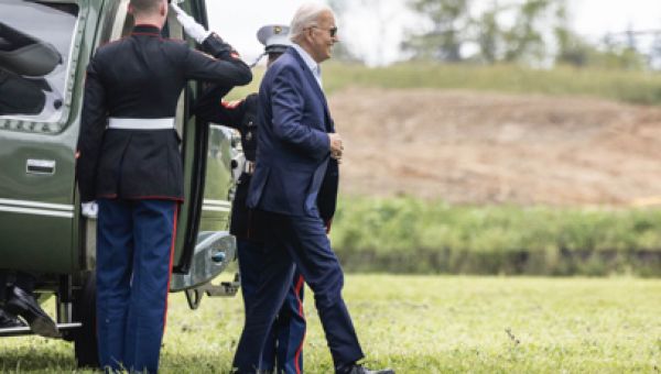 Biden arrives in Westby, Wis. on Marine One