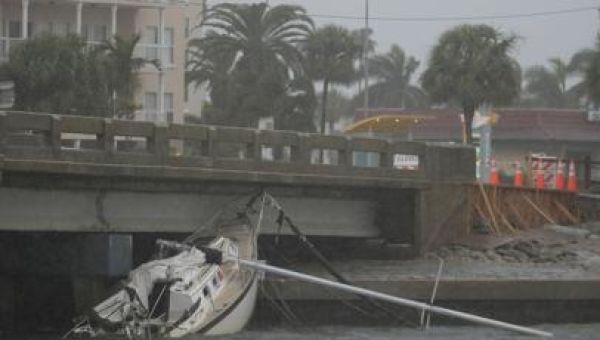 Tropical storm-force winds from Hurricane Milton begin lashing Florida