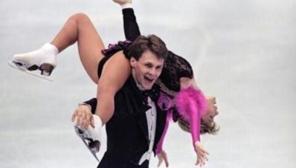 Figure skating in shock as athletes, coaches perish in US crash