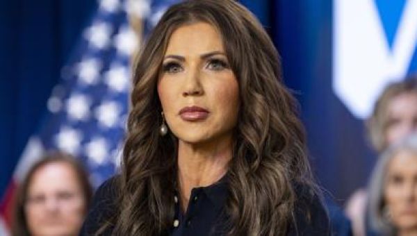 Homeland Security chief Kristi Noem slams Illinois immigration policy in Springfield visit