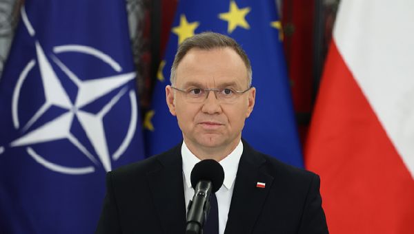 Polish president urges U.S. to move nuclear warheads to its territory: FT