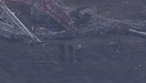 Crews begin removing helicopter debris from crash site near downtown Houston
