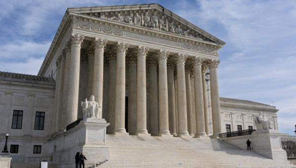 Supreme Court rebukes Texas judges, backs hearing before deportation for detained Venezuelans