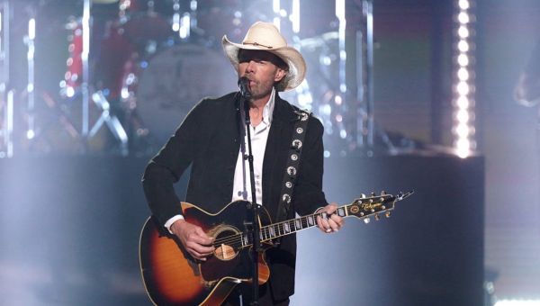 Toby Keith dies at 62 from stomach cancer: Bobby Bones, Stephen Baldwin, more pay tribute