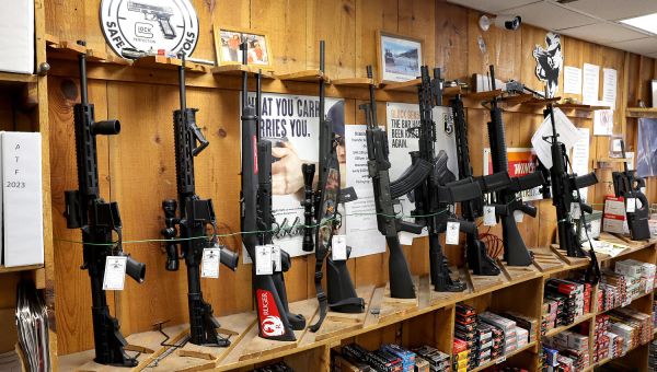 Supreme Court leaves Illinois assault weapons ban in place as it sidesteps new 2nd Amendment cases